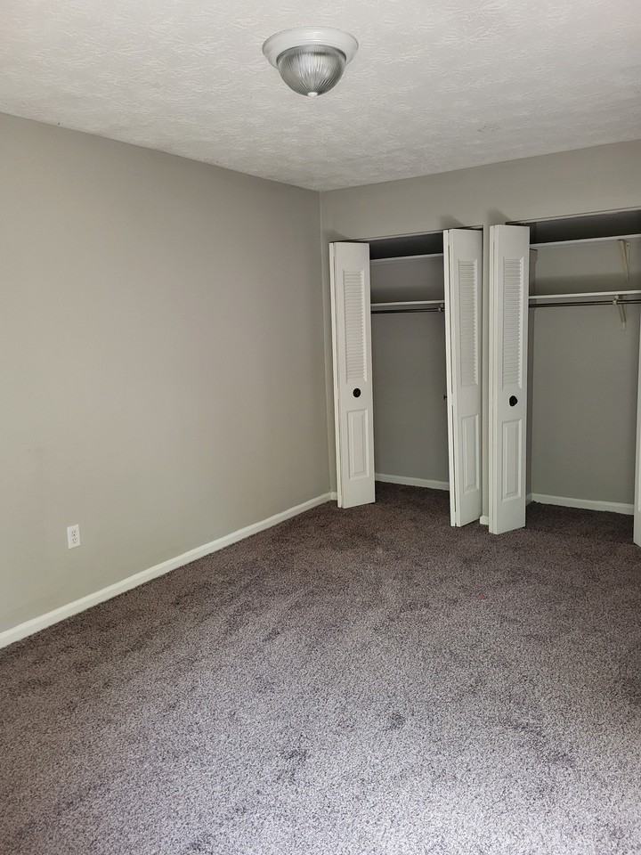 1643 Foxhaven Drive - Photo 3 of 6