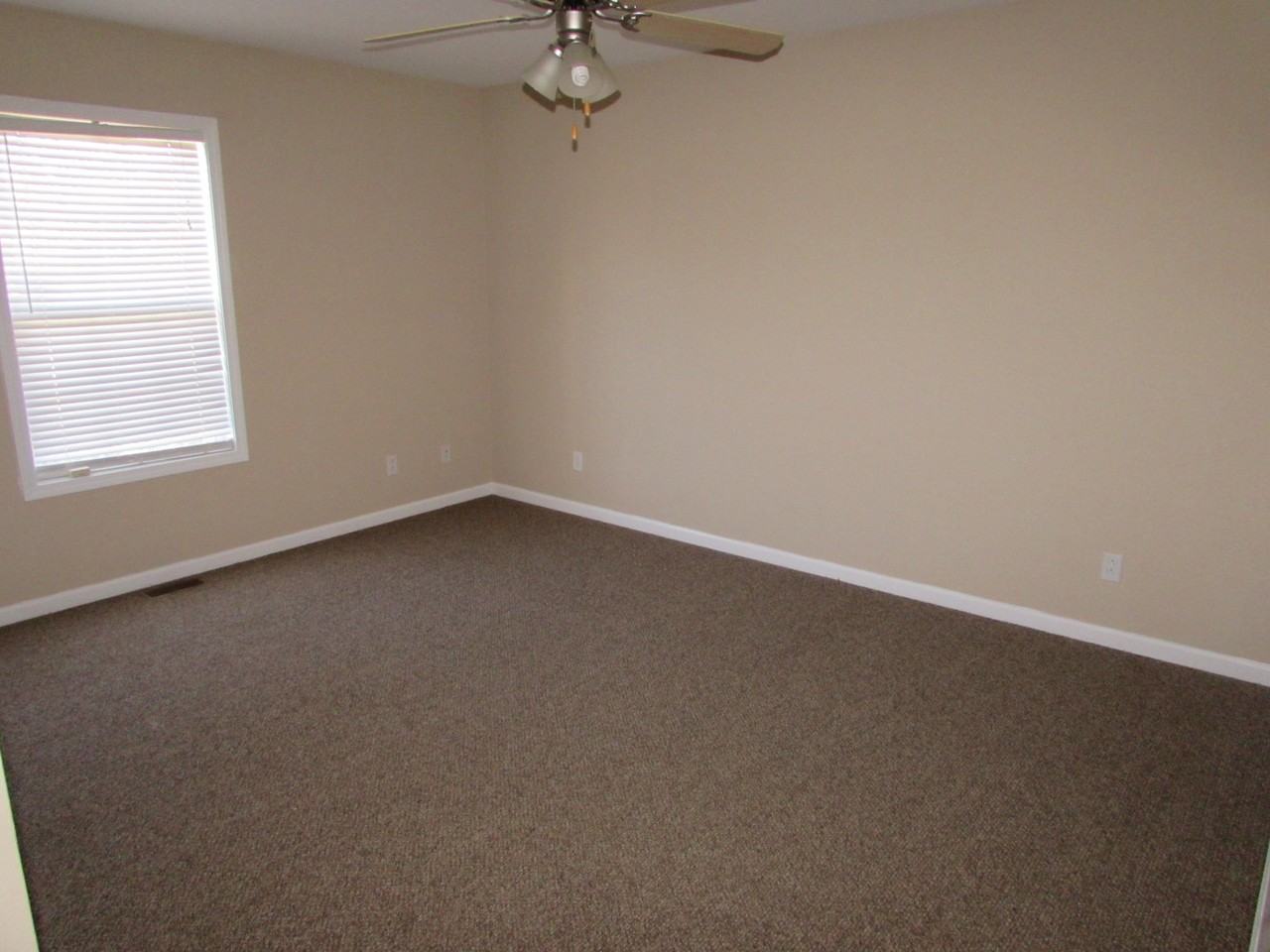 20901 Lacombe Rd - Photo 5 of 12