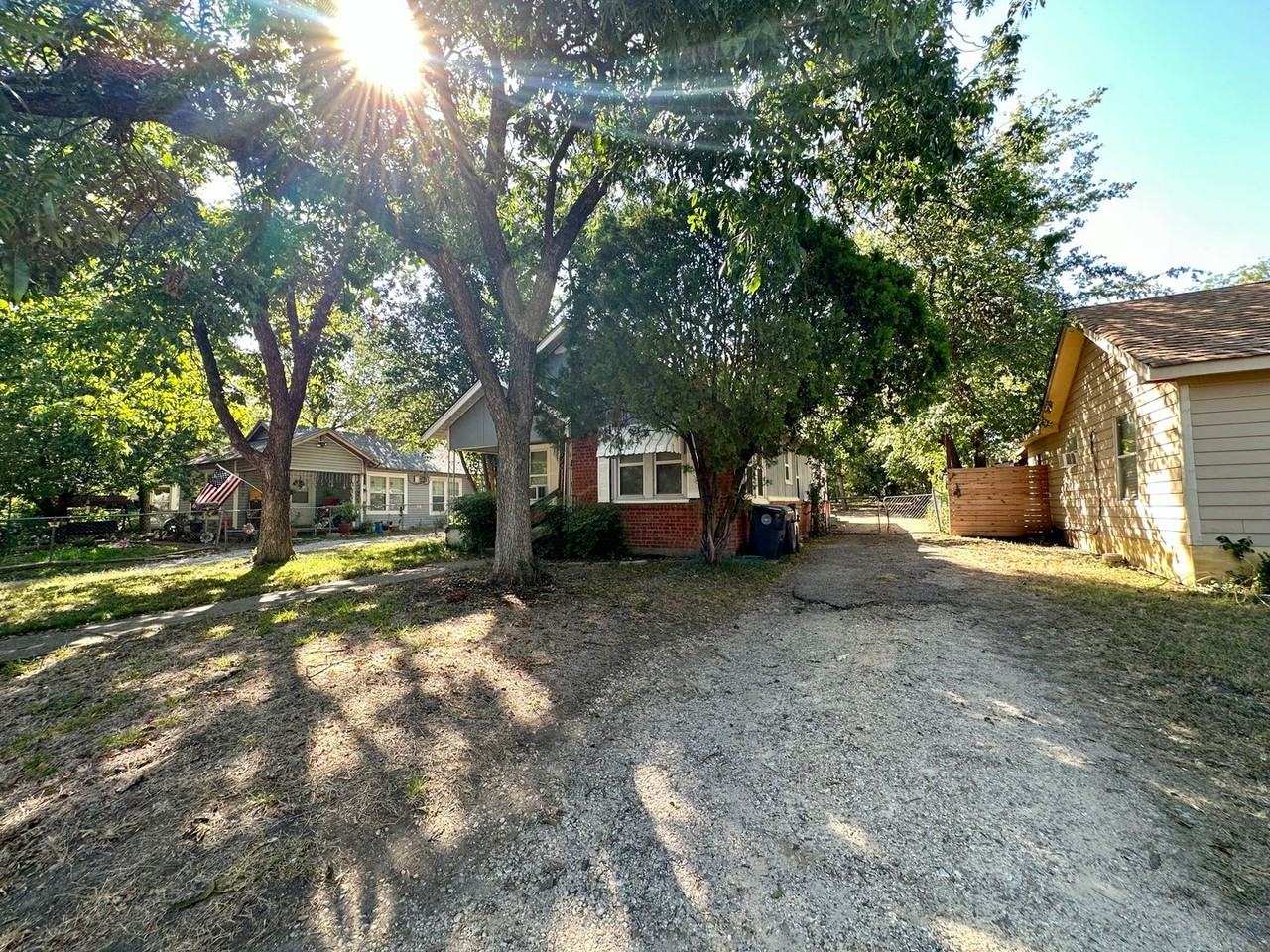 1518 Cumberland Ave - Photo 3 of 12
