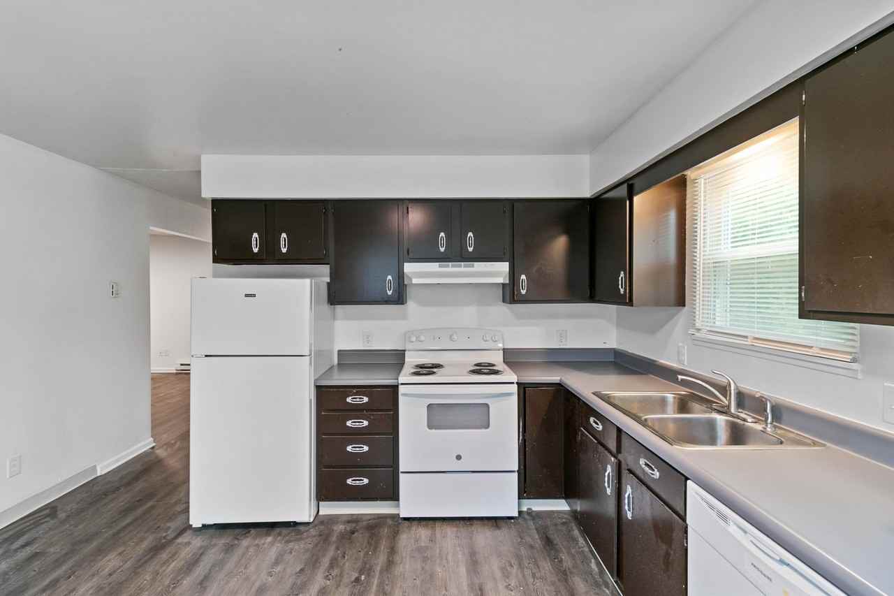 Maple Street Apartments (GL62, LLC) - Photo 2 of 14