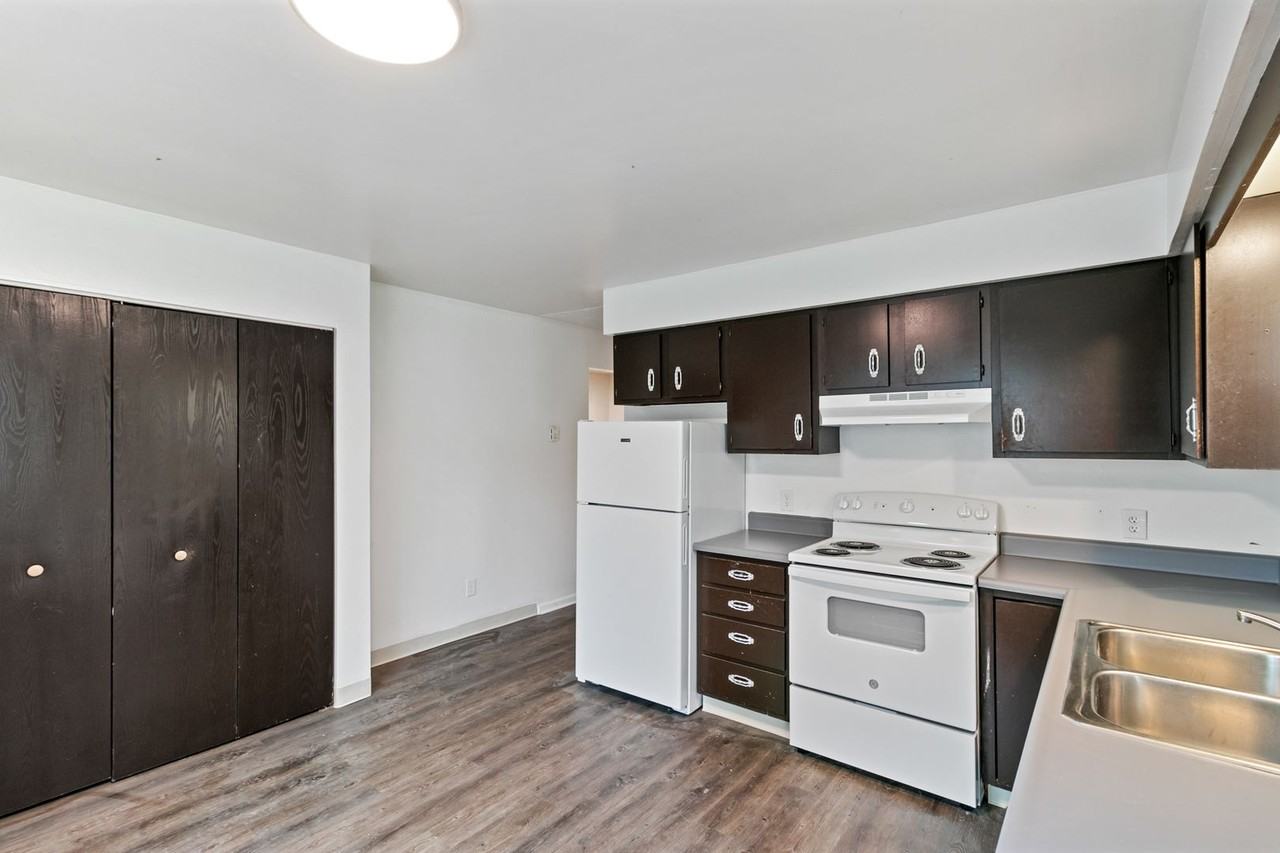 Maple Street Apartments (GL62, LLC) - Photo 4 of 14