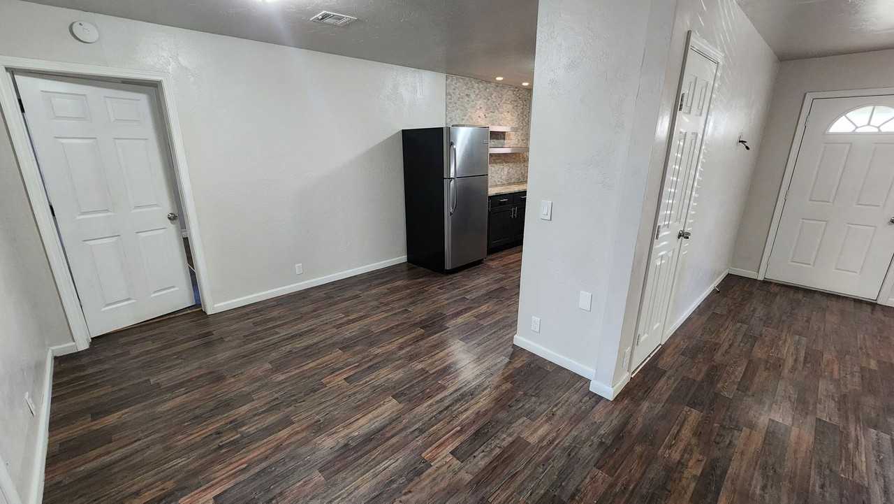 119 W Clegern Ave - Photo 5 of 23