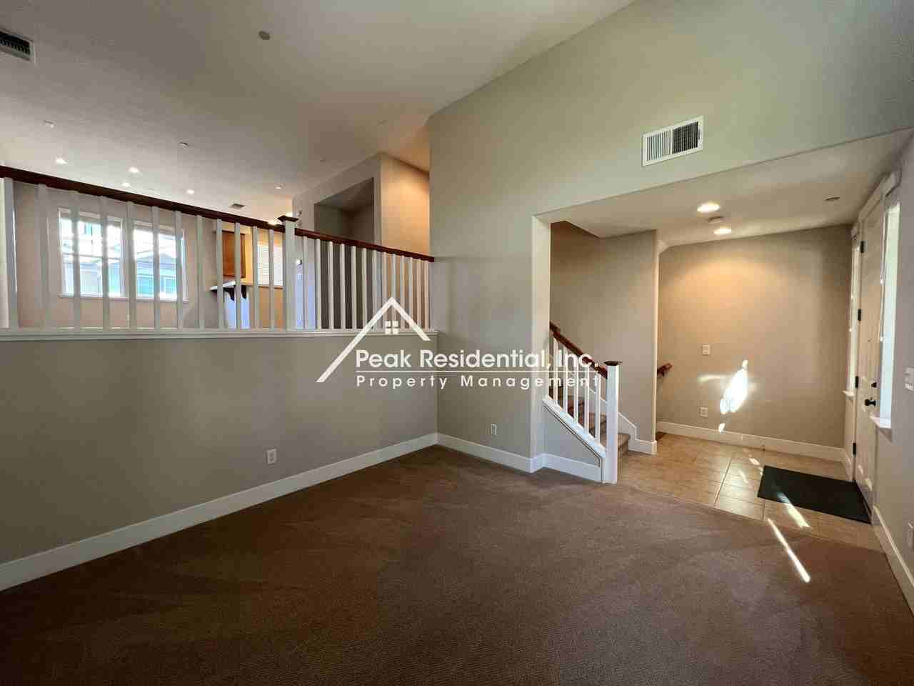 404 17th St - Photo 5 of 25