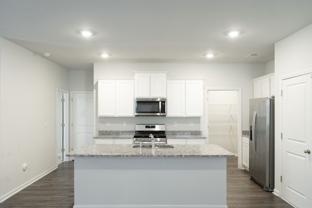 6065 Beadlow St - Photo 7 of 35