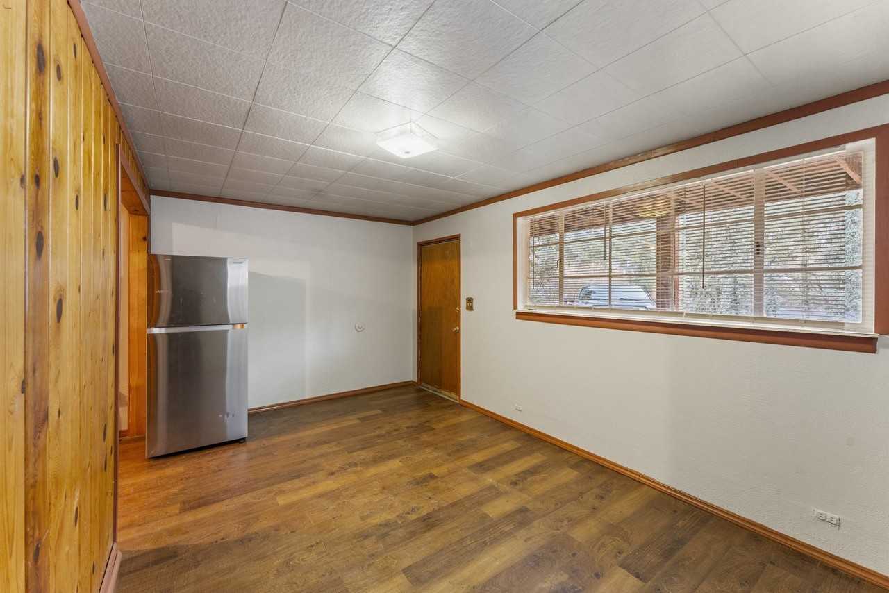 10710 Grand View Ave - Photo 3 of 9