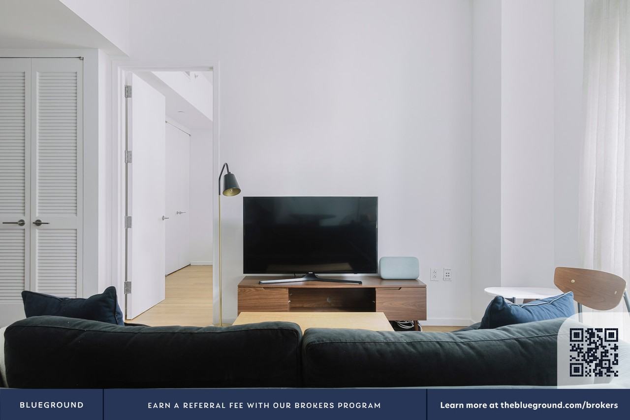 18 W 48th St #1643 - Photo 5 of 25