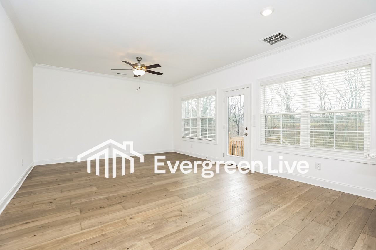 237 Greenwood Dr - Photo 5 of 50