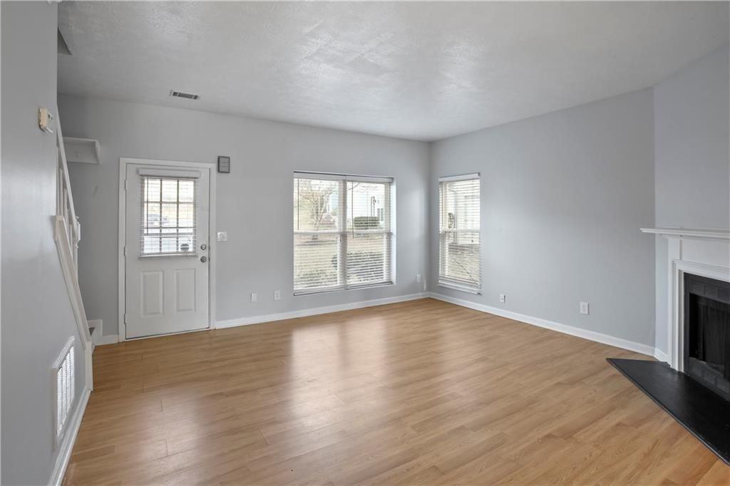 3946 Hancock Cir - Photo 3 of 20