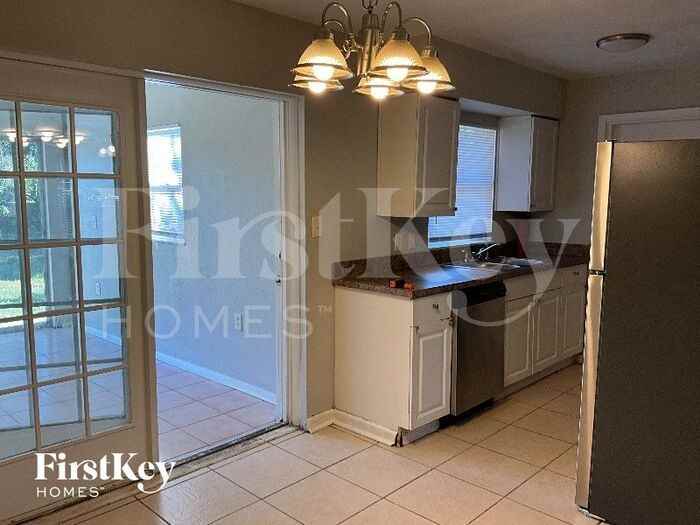 431 Gilman Cir - Photo 3 of 15