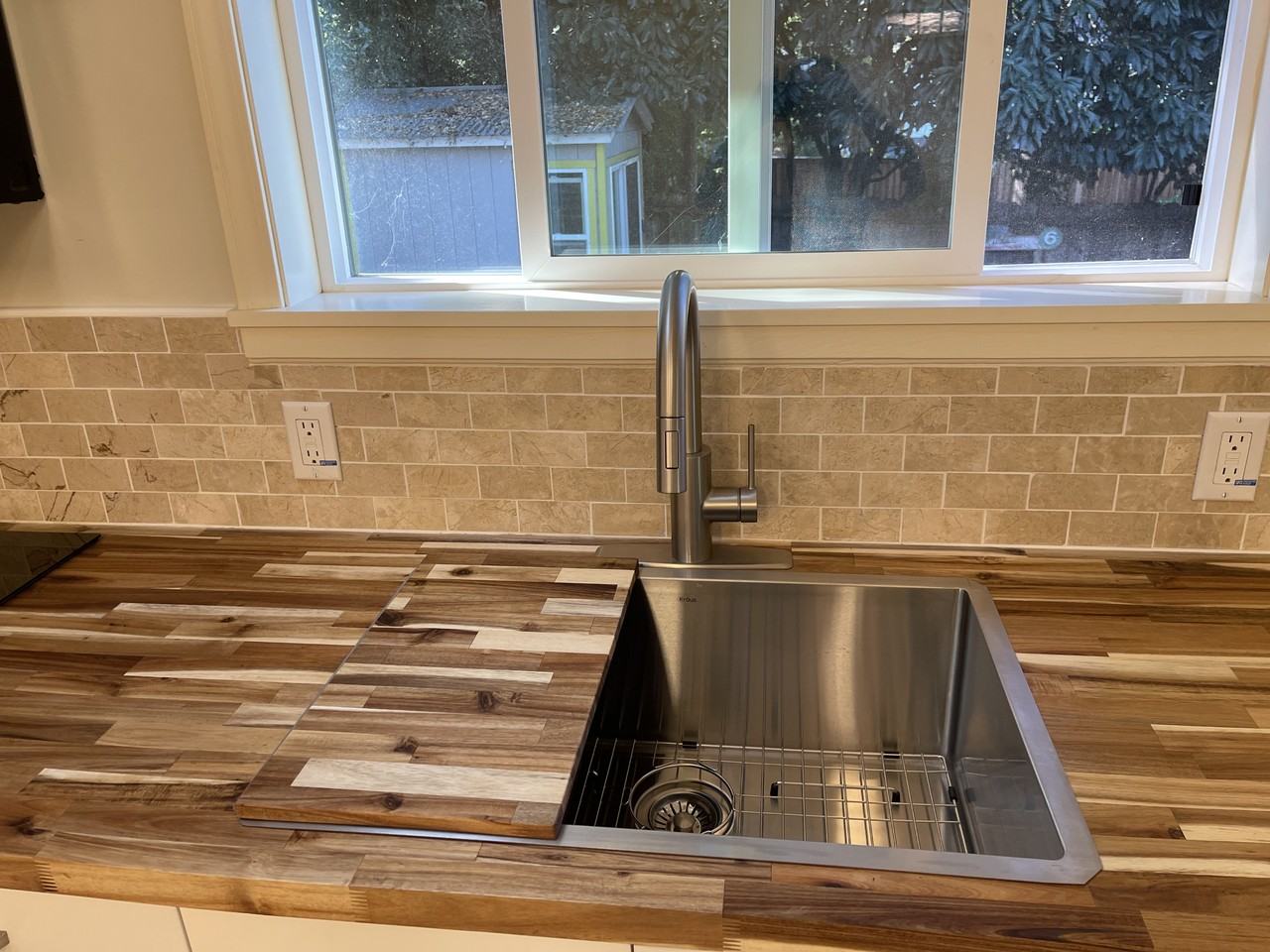 920 Litchfield Ave - Photo 3 of 24