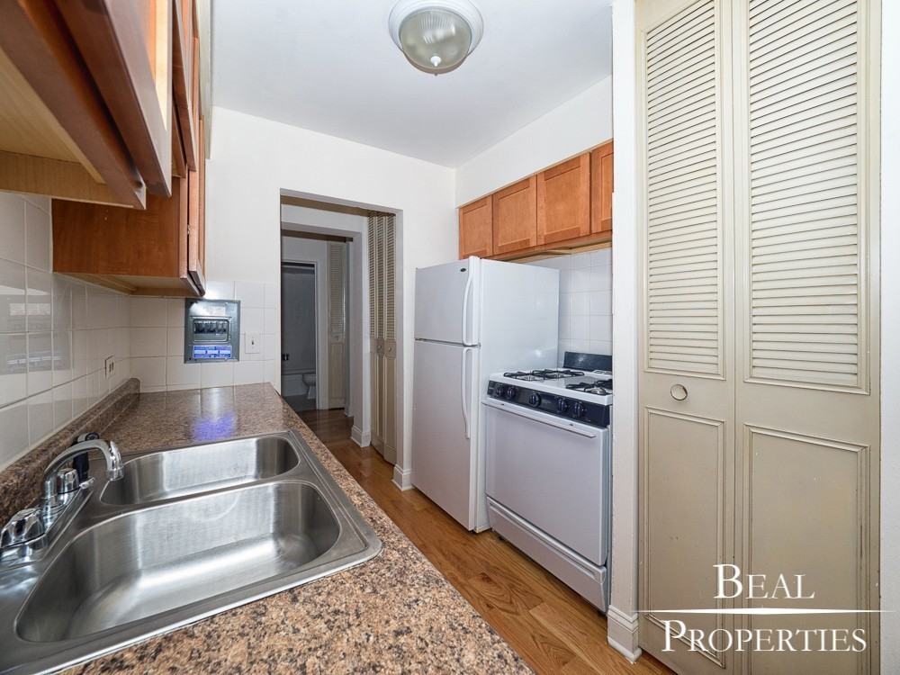 510 West Briar Place - Photo 4 of 13