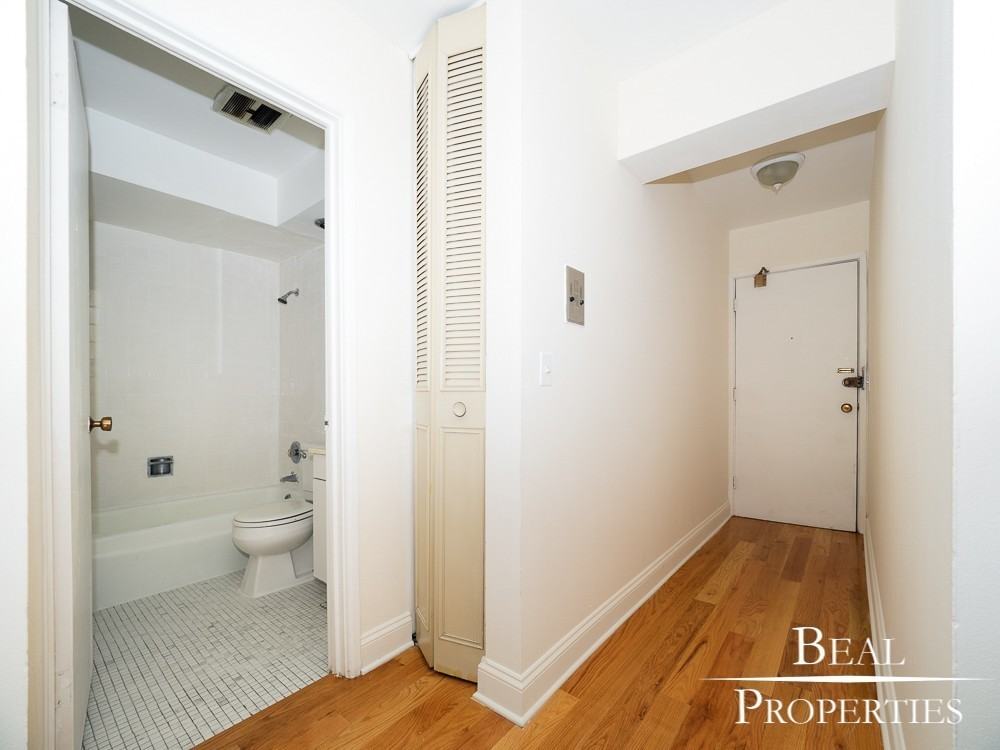 510 West Briar Place - Photo 6 of 13