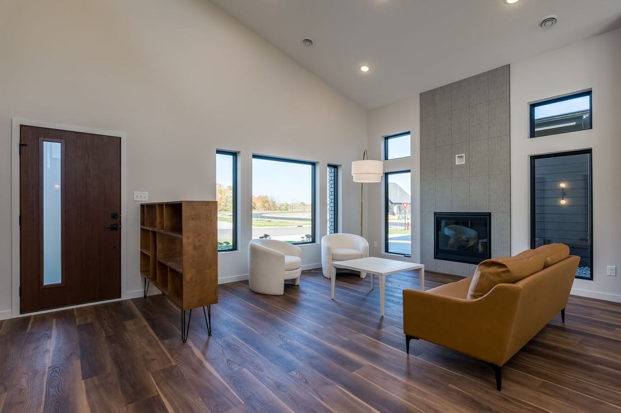 11 S Pointe Ct #NA - Photo 3 of 13
