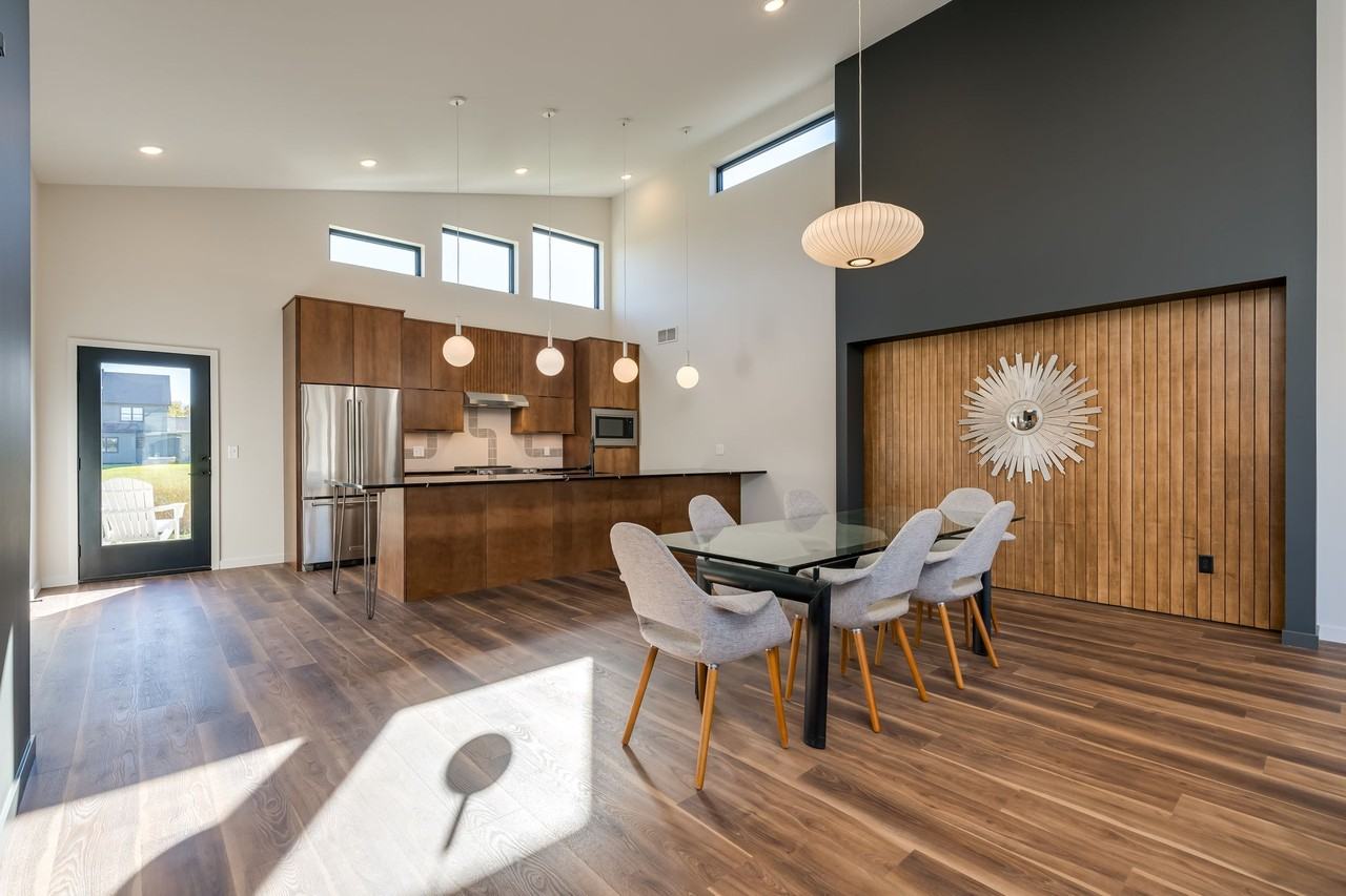 11 S Pointe Ct #NA - Photo 7 of 13