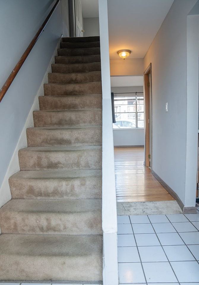 152 Chittenden 2 bedroom 1 1/2  bath townhouses - Photo 2 of 6