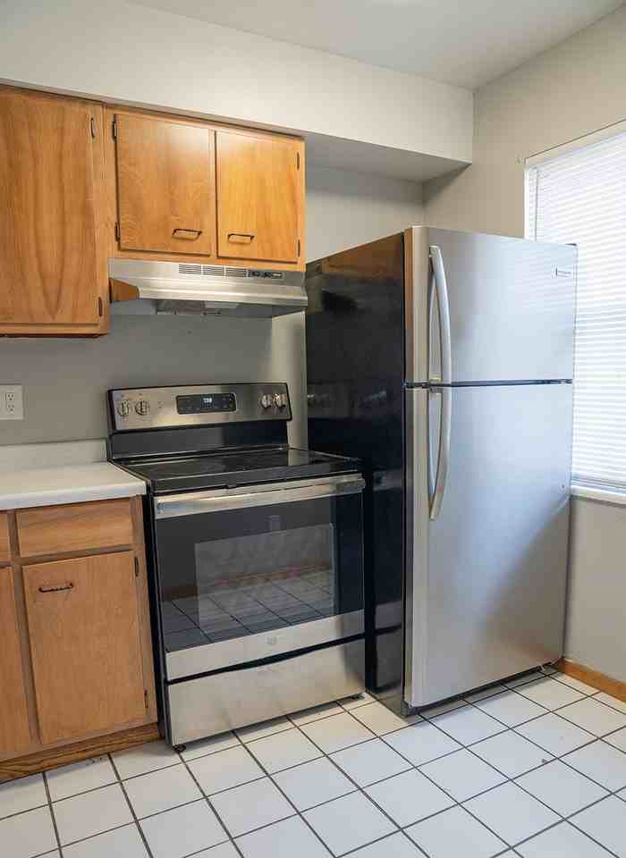152 Chittenden 2 bedroom 1 1/2  bath townhouses - Photo 4 of 6