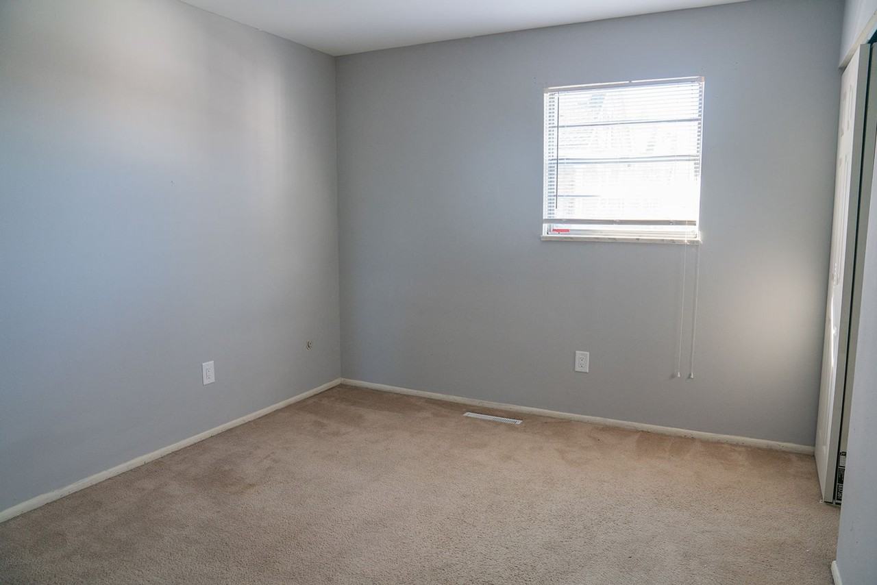 152 Chittenden 2 bedroom 1 1/2  bath townhouses - Photo 6 of 6
