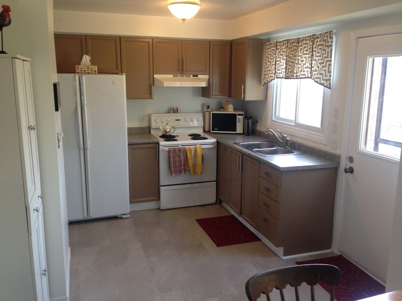 881 Beaconhill Court #1 - Photo 5 of 33