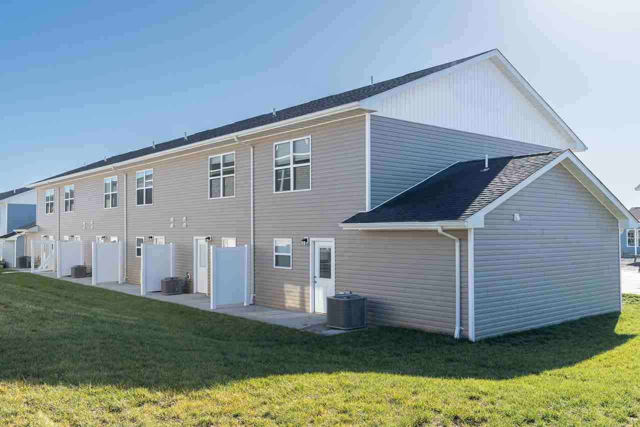 Icon Townhomes - Photo 4 of 50