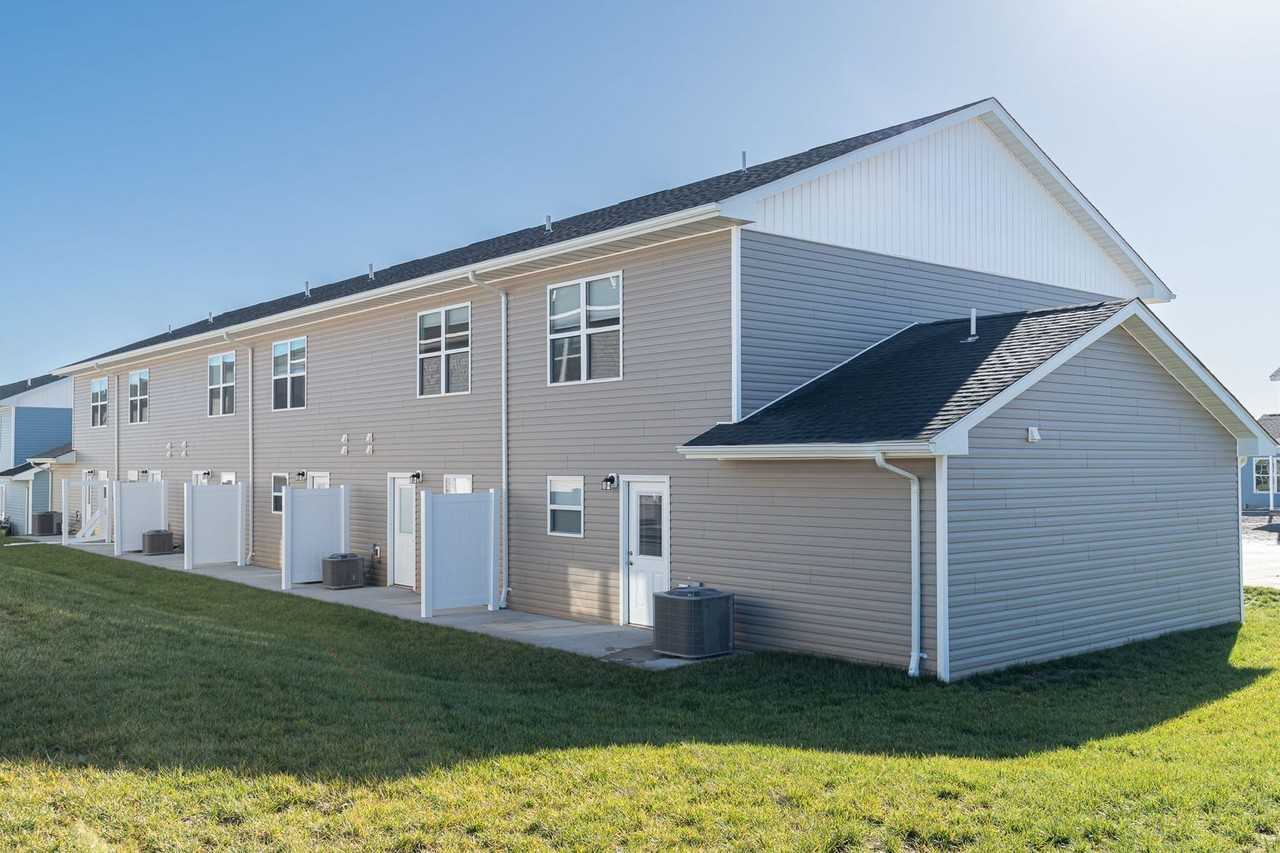 Icon Townhomes - Photo 7 of 50