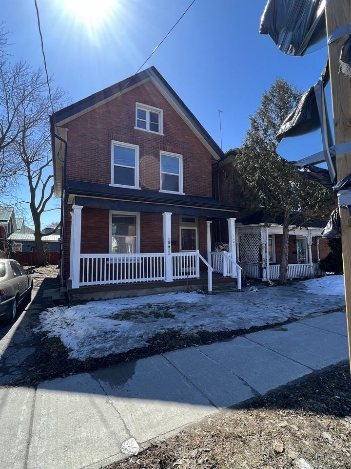 265 Sherbrooke St - Photo 6 of 15