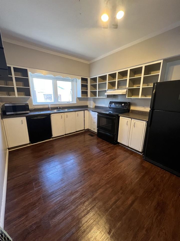 265 Sherbrooke St - Photo 7 of 15