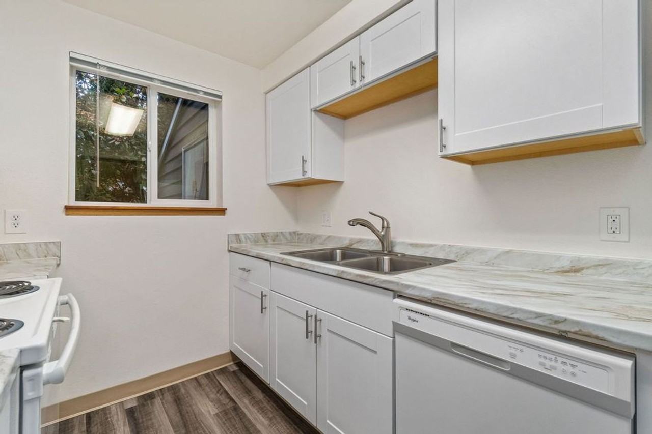 801 Israel Road SW - Photo 4 of 37