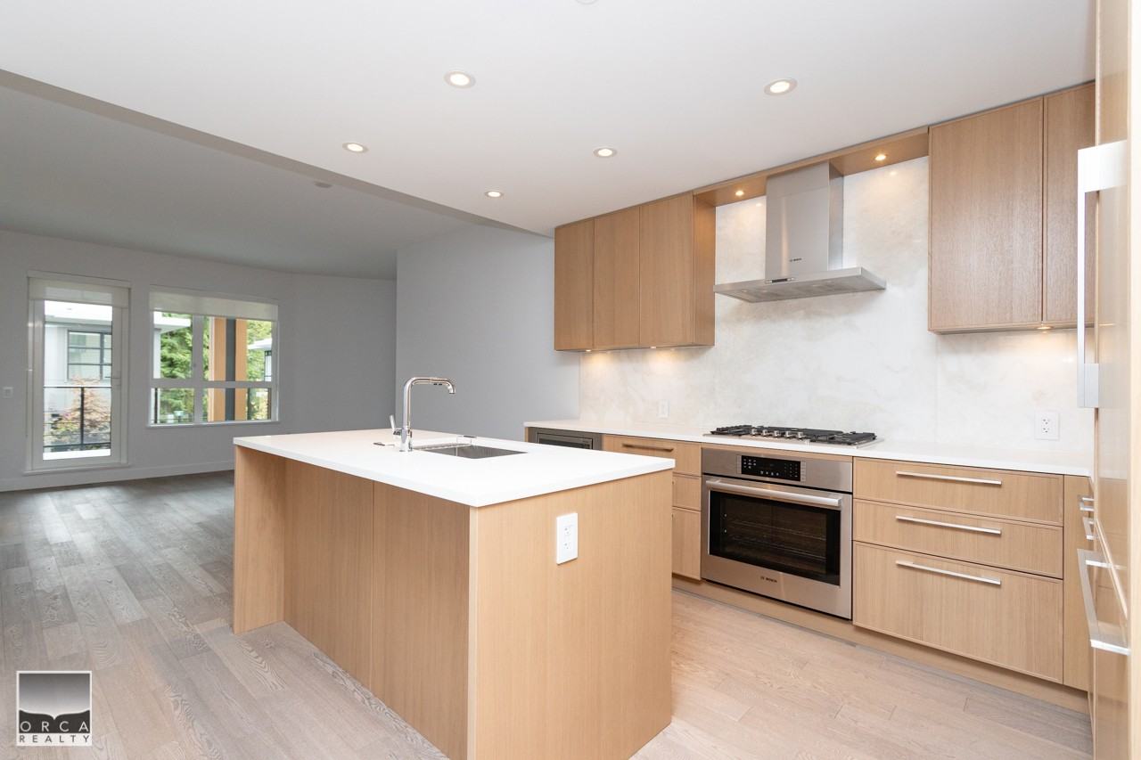 3220 405-3220 Connaught Crescent - Photo 2 of 46
