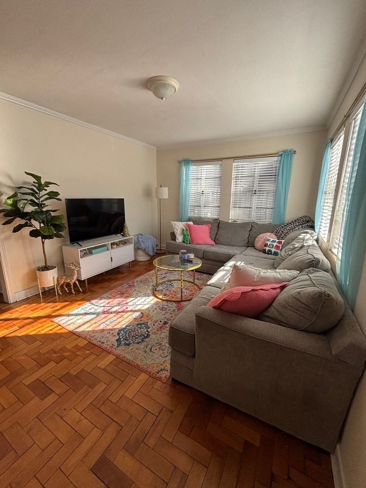 R1026 University Heights - Photo 2 of 27