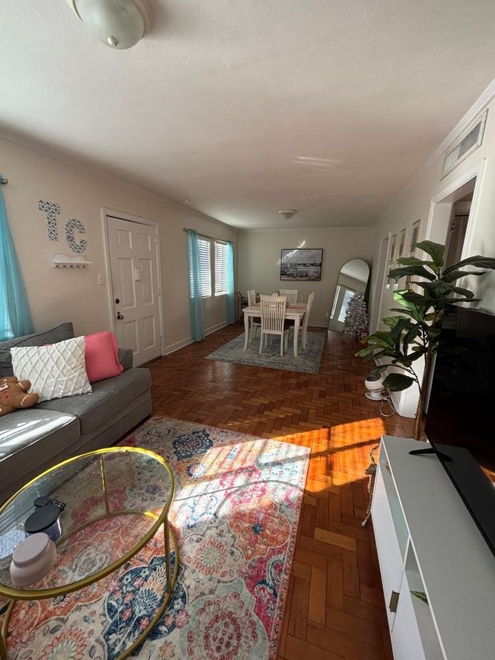 R1026 University Heights - Photo 4 of 27