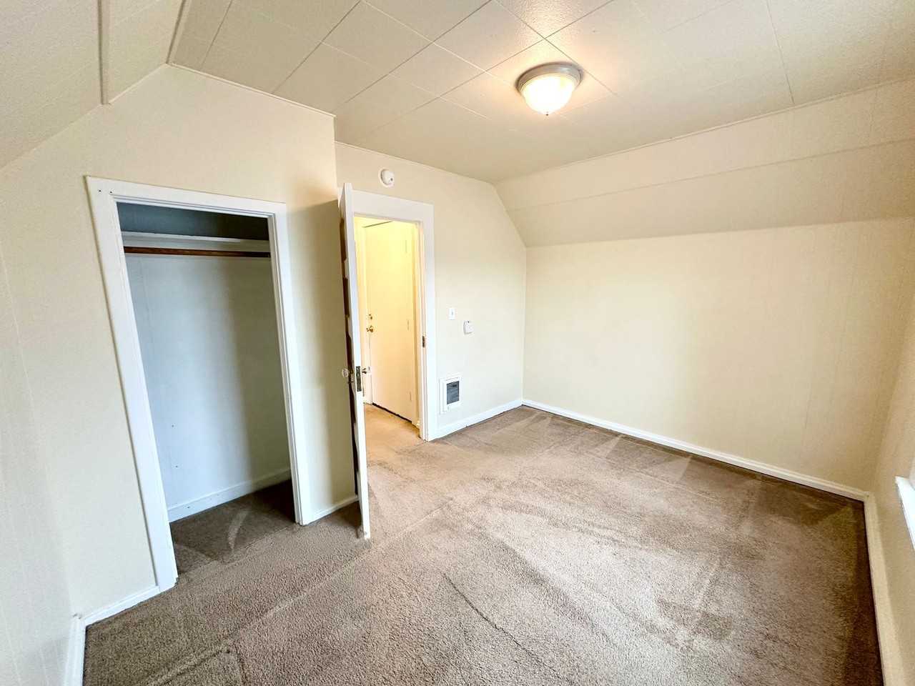 302 West 2nd Street - Photo 5 of 36