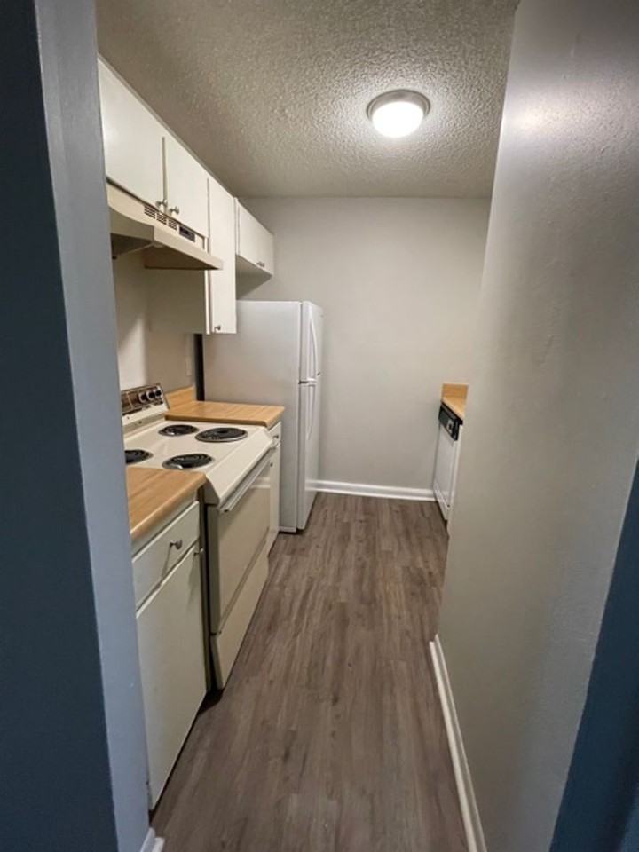 Cedar Creek Condominium - Photo 4 of 37