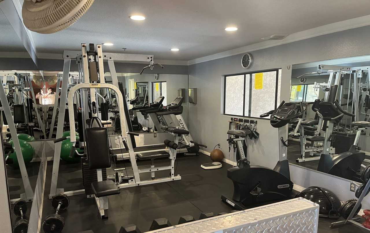 Hillcrest Summit Apartments - Photo 5 of 5