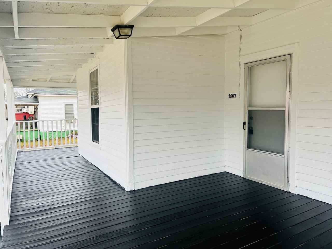 1407 Elm St - Photo 3 of 32