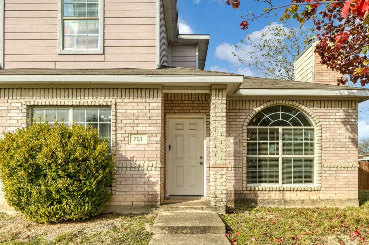 713 Brookhaven Dr - Photo 2 of 29