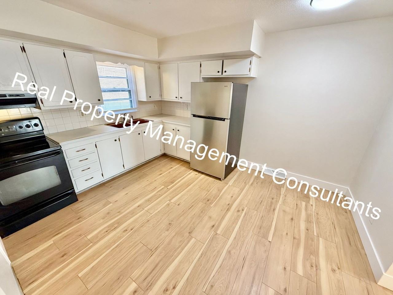 7350 Lathrop Ave - Photo 4 of 20