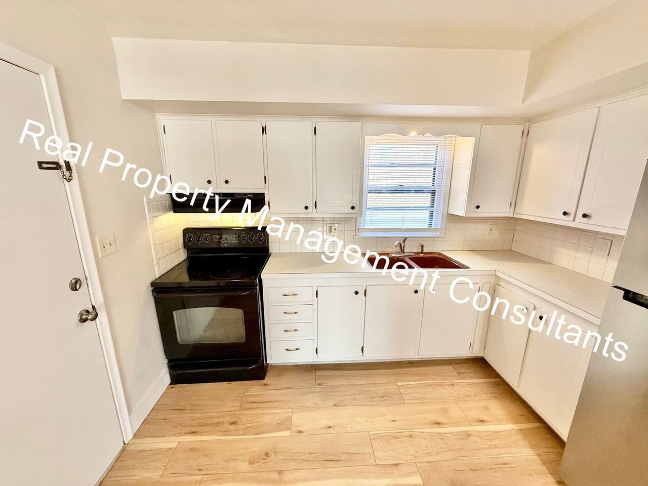 7350 Lathrop Ave - Photo 5 of 20