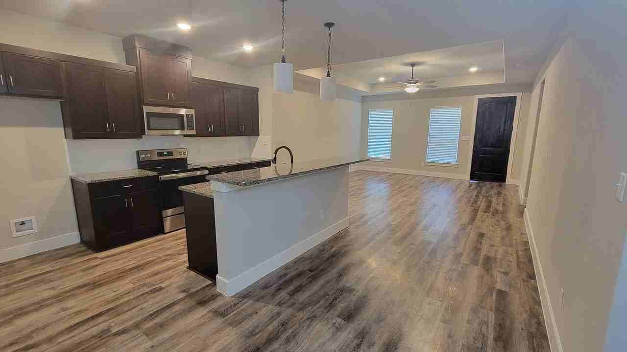 609 The Cottages Dr - Photo 2 of 21