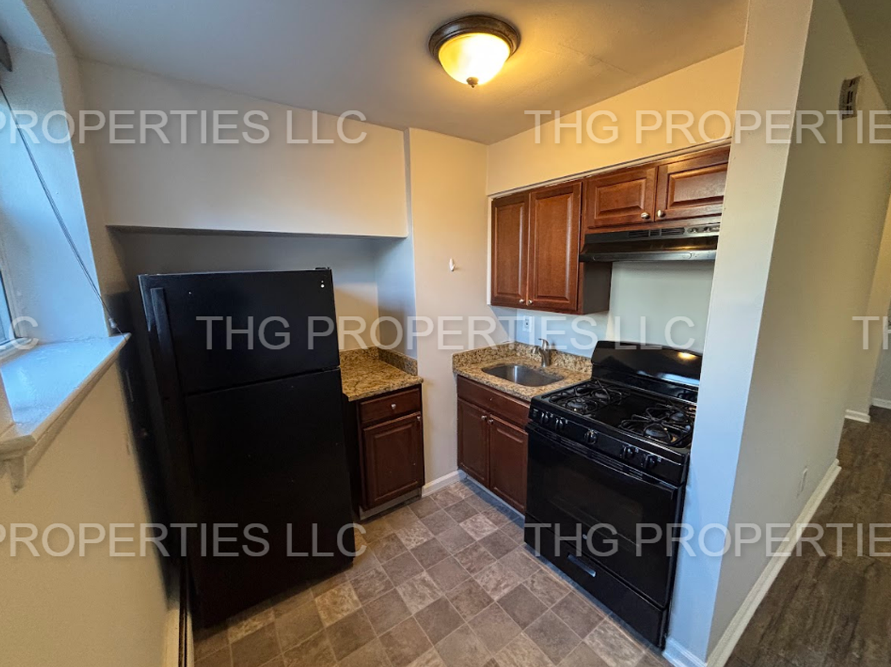 315 W 8th - Photo 5 of 8