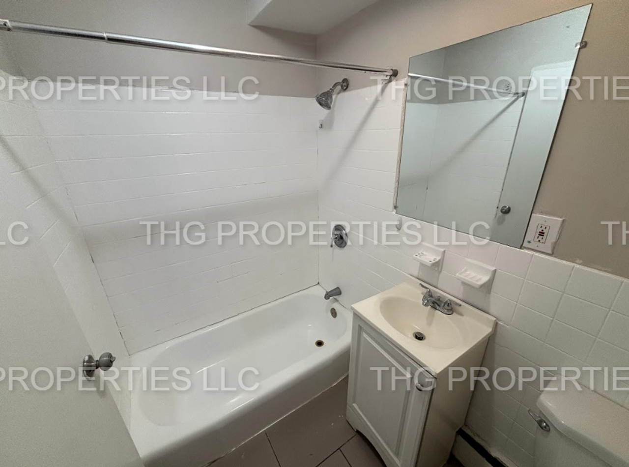 315 W 8th - Photo 6 of 8