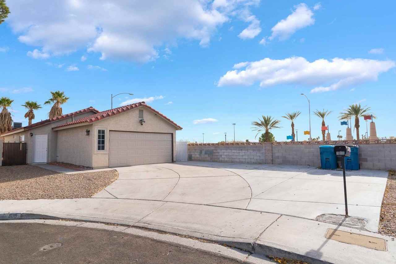 900 Calico Hills Ct - Photo 2 of 19