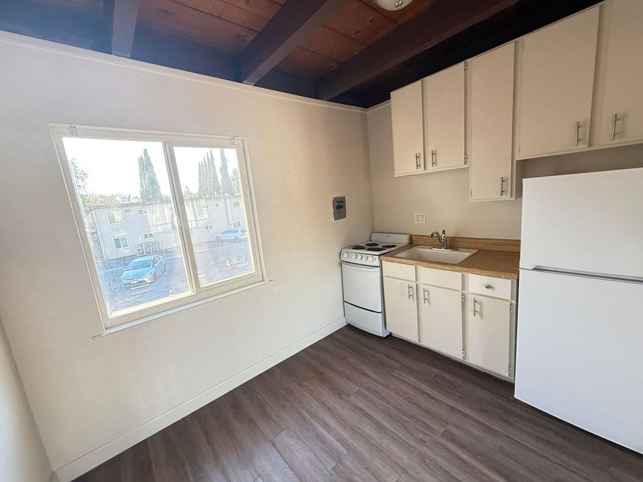 419 - 67 N. Jackson Avenue - Photo 4 of 5