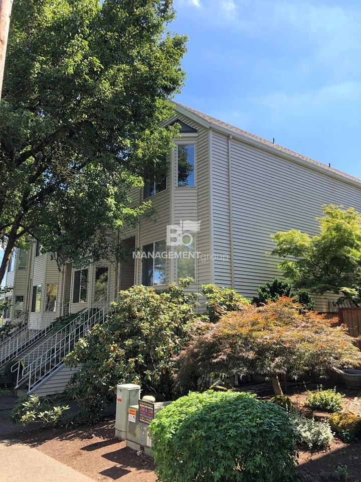 230 S Sweeney St - Photo 2 of 29