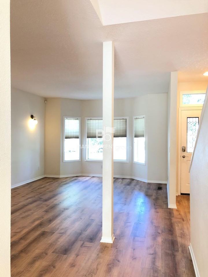 230 S Sweeney St - Photo 4 of 29