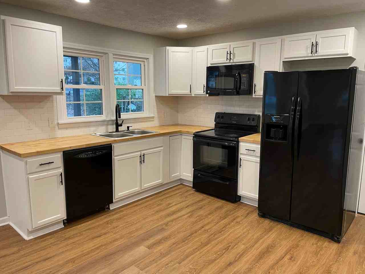 200 May Dr - Photo 3 of 12