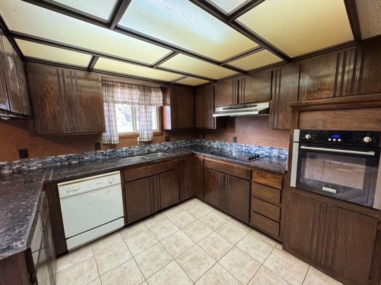 10405 Cricket Ct - Photo 3 of 10