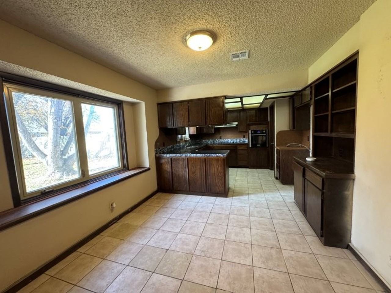 10405 Cricket Ct - Photo 4 of 10