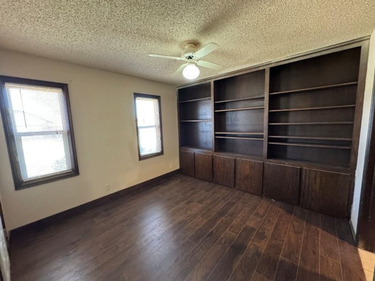 10405 Cricket Ct - Photo 5 of 10