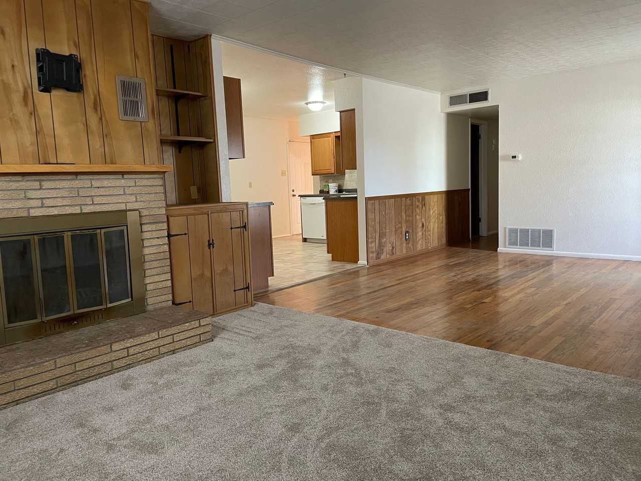 11004 Los Arboles Ave Ne - Photo 3 of 16