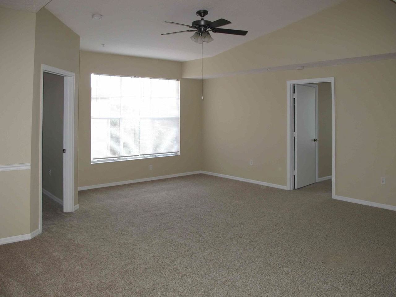 5572 Metrowest Blvd #5-310 - Photo 3 of 12